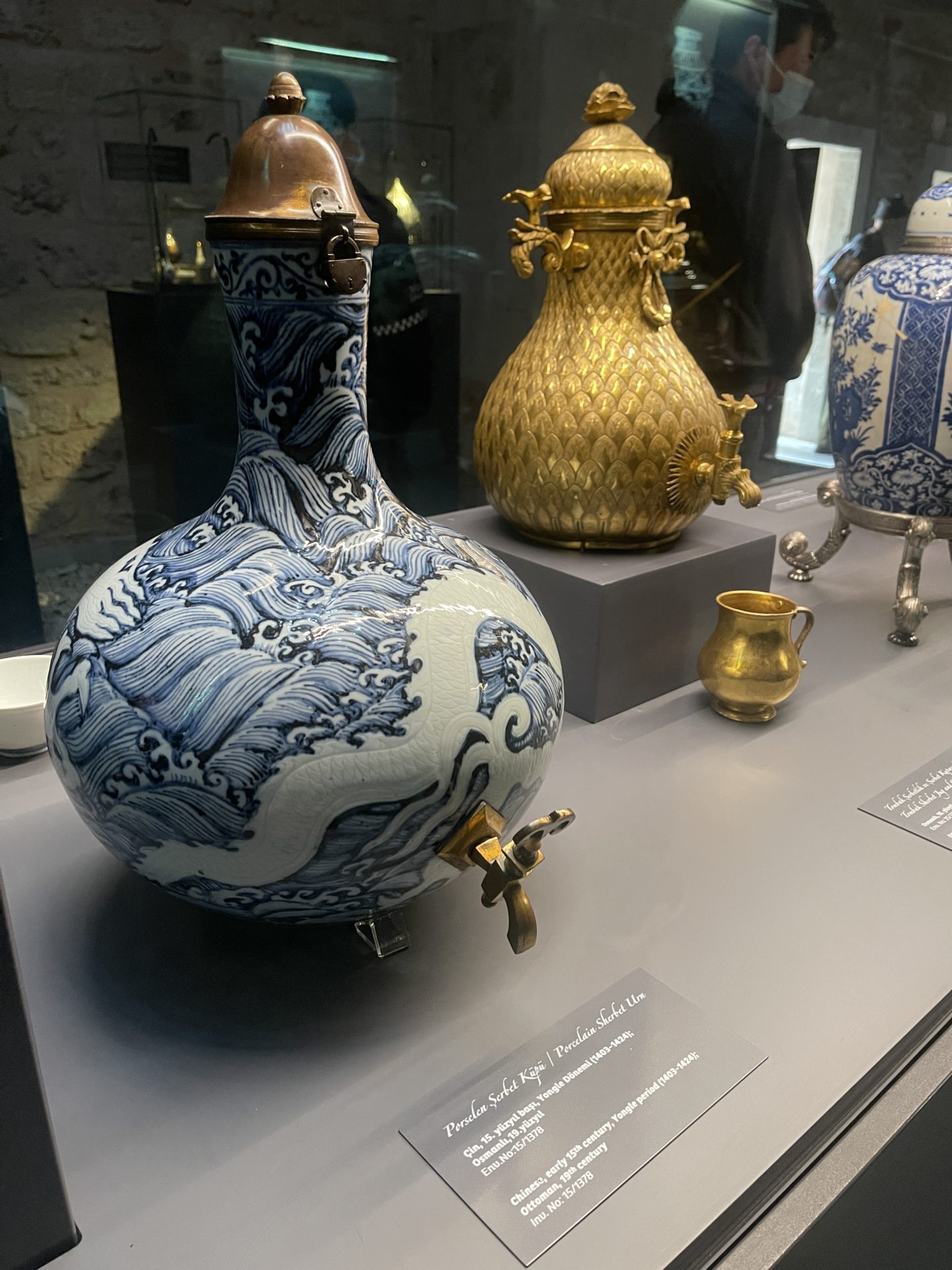 15th century Chinese porcelain urn